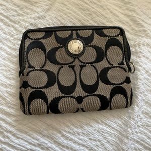 Small coach pouch